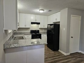 Building Photo - 9806 Thrush St