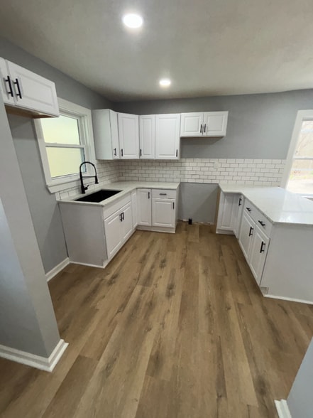 Building Photo - 619 Pinewood Ave