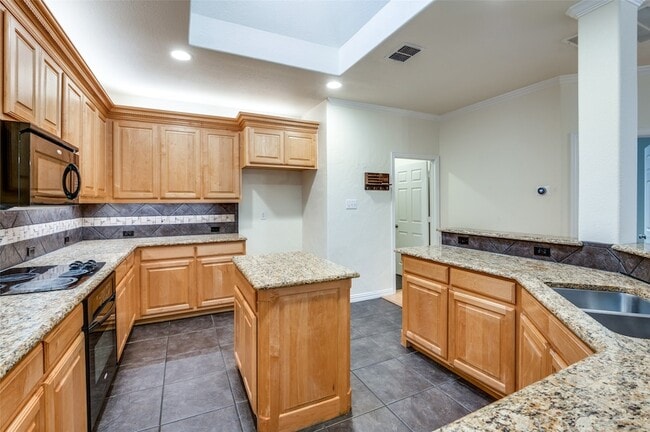 Building Photo - 7909 Creek View Dr