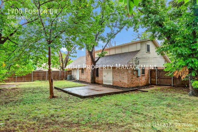 Building Photo - 1700 Foster Dr