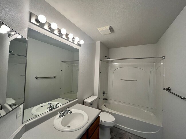 Building Photo - 3758 Ponderosa Ct