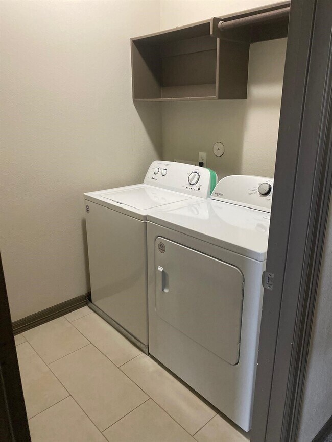 Building Photo - 102 Aventura Pl