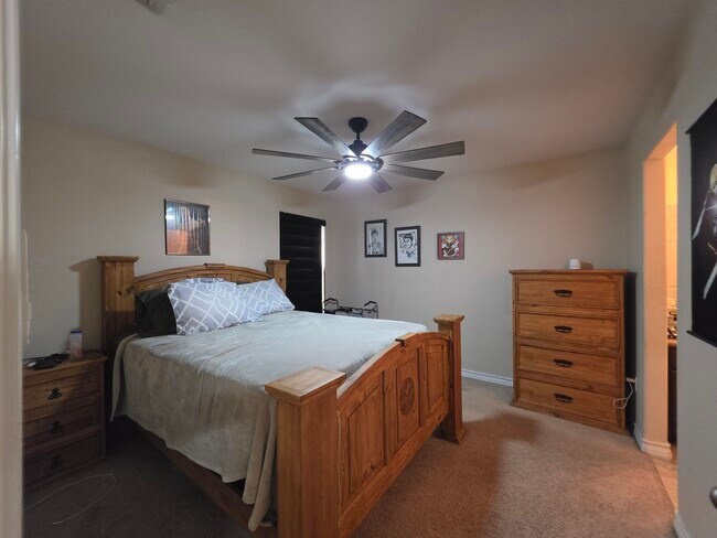 Building Photo - 302 Date Palm Dr
