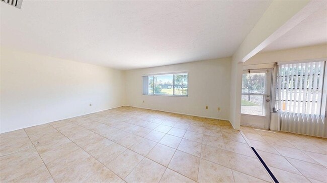 Building Photo - 1213 Glen Oaks Dr E