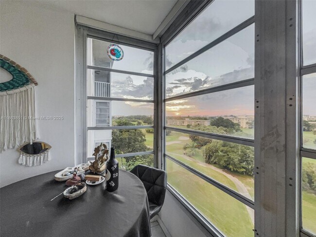 Building Photo - 2661 S Course Dr