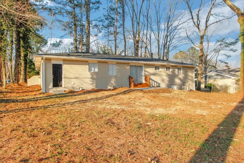 Building Photo - 5801 Oakleaf Dr