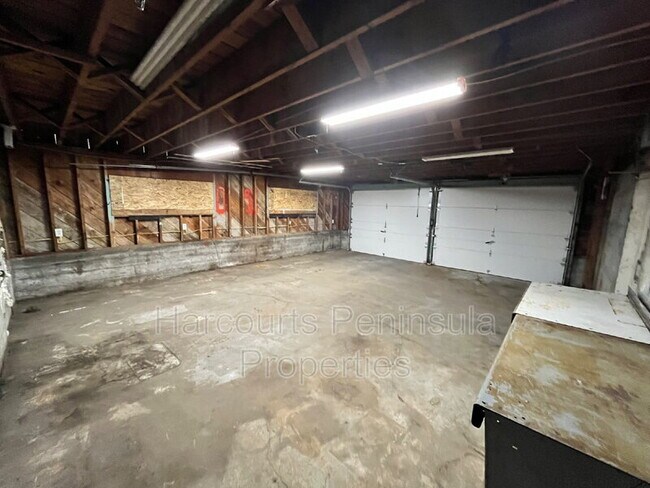 Building Photo - 8339 State Hwy 303 NE