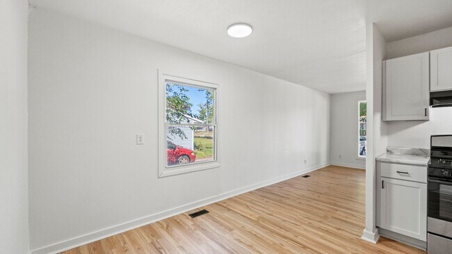 Building Photo - COMING SOON! 3 BEDROOM HOME!