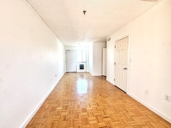 Building Photo - 147 Kelton St