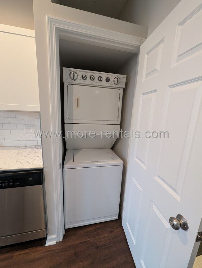 Building Photo - 1090 Parsons Ave