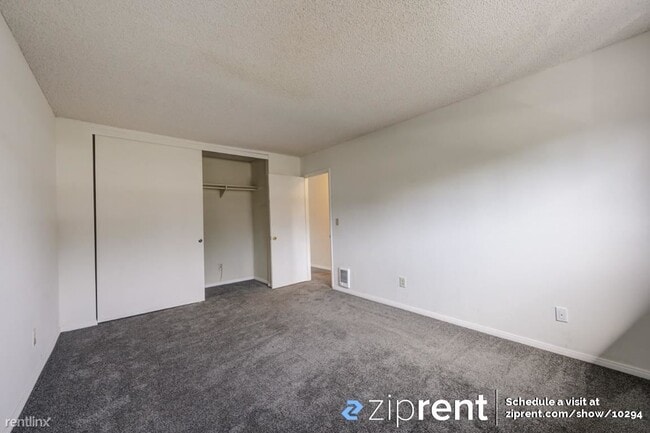 Building Photo - 2 br, 1 bath Condo - 9546 Carroll Canyon R...