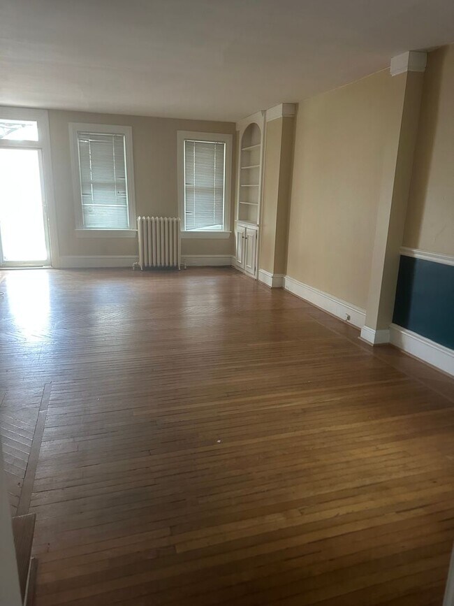 Building Photo - West Chester Historic Townhome - 4 bedrooms, 1 bath