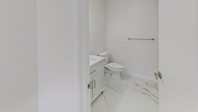 Building Photo - Newly Renovated 2 Bed / 2.5 Bath Townhome in North Hills
