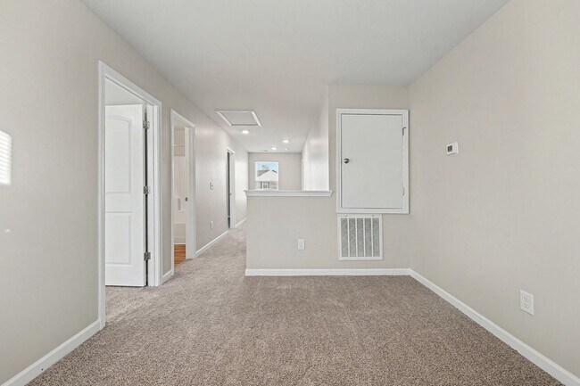 Building Photo - Beautiful 3-bedroom, 2.5-bath home in Greensboro