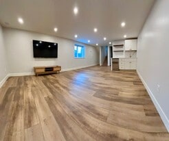 Building Photo - 121 Burgundy Cir