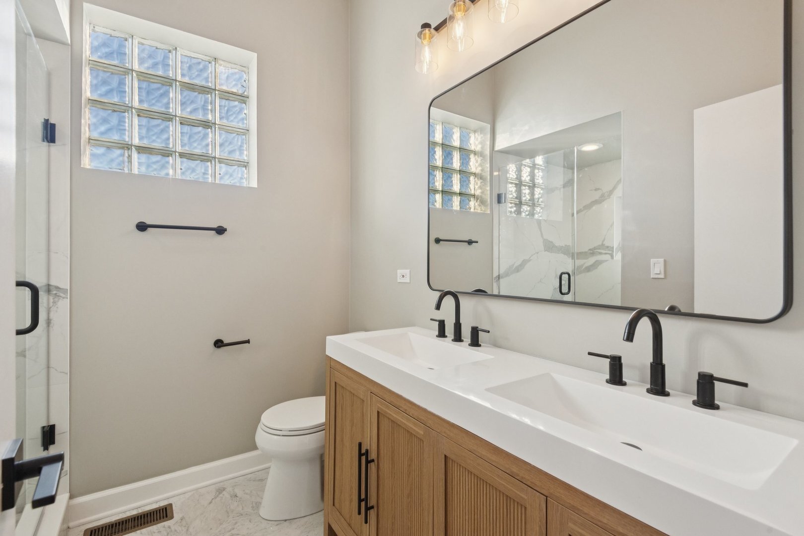 Building Photo - 937 N Willard Ct