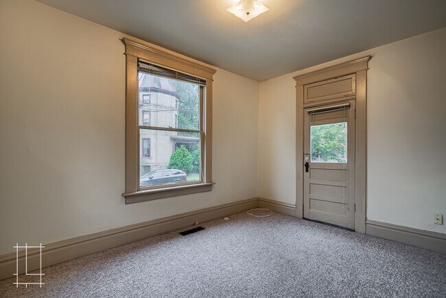 Building Photo - 836 Neil Ave