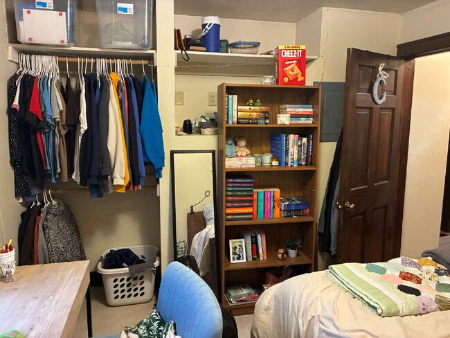 Building Photo - Nice 3 Bed 1 bath close to Water St. and UWEC! Available June 1st