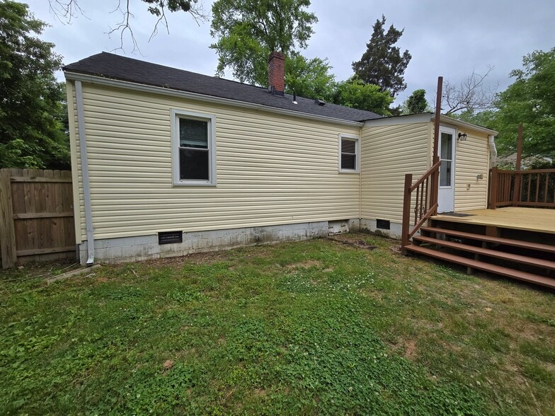 Building Photo - 1115 Stewart Dr