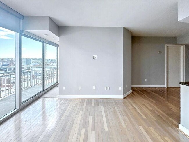 Building Photo - 301 Virginia St