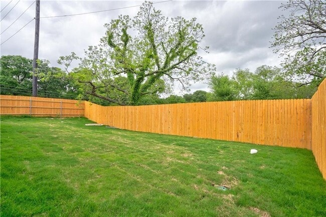 Building Photo - 14500 Fitzgibbon Dr