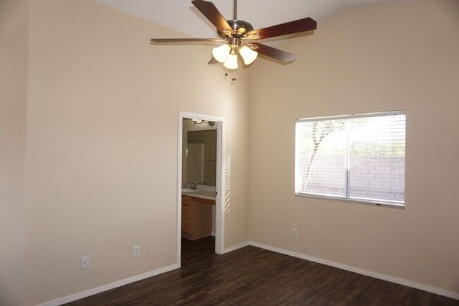 Building Photo - Popular Location, 3Bdm 2Ba Home