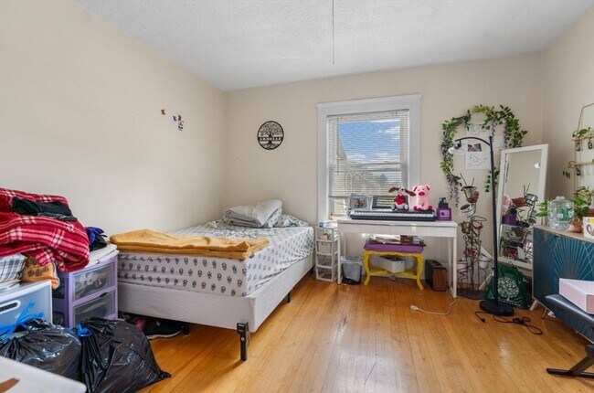 Building Photo - 79-81-81 Vernon St