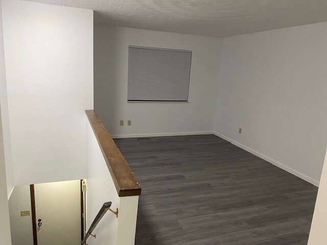 Building Photo - 1044 Sunhaven Dr