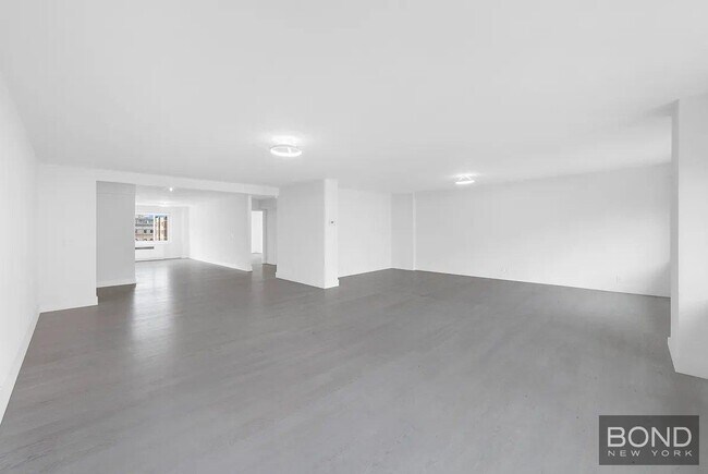 Building Photo - 920 Park Ave