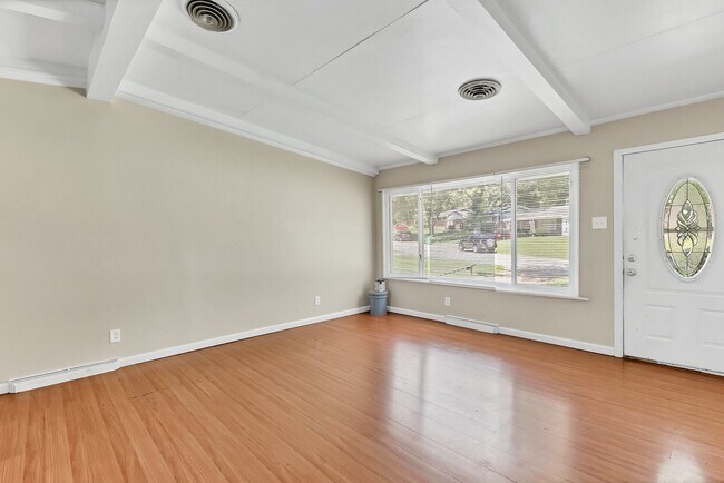 Building Photo - 2440 Castle Dr