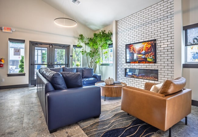 Building Photo - Summit Vista