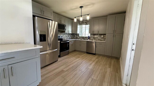 Building Photo - 2811 NW 26th Ave