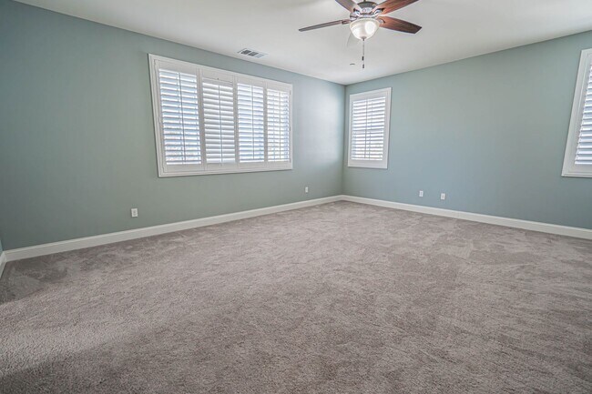 Building Photo - Beautiful 4-Bedroom Home with Solar and EV Charger in West Hills, Valencia!