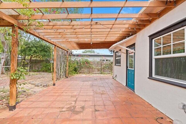 Building Photo - 221 N Ocean Breeze