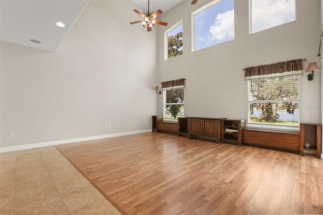 Building Photo - 5554 Palm Lake Cir