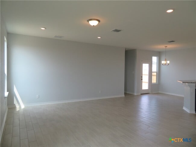 Building Photo - 352 Blacktail Dr