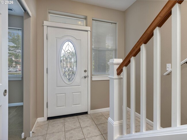 Building Photo - Spacious Living in a Modern Townhome