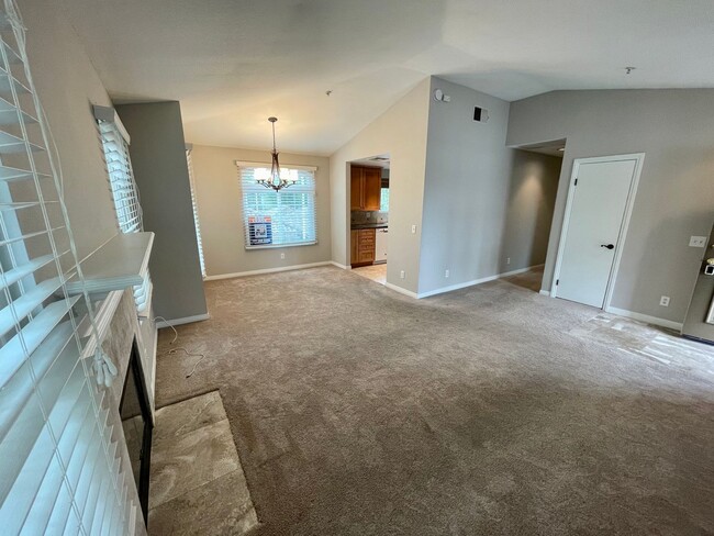 Building Photo - Gorgeous Condo for rent in Tustin Ranch