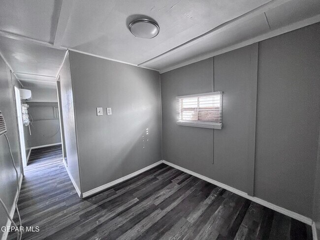 Building Photo - 8335 Roseway Dr