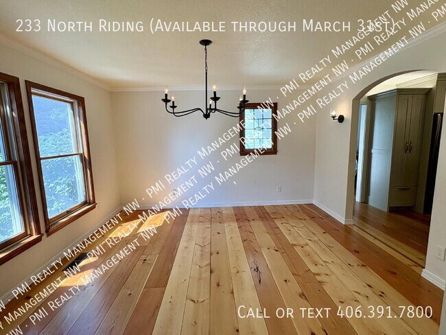 Building Photo - 233 N Riding