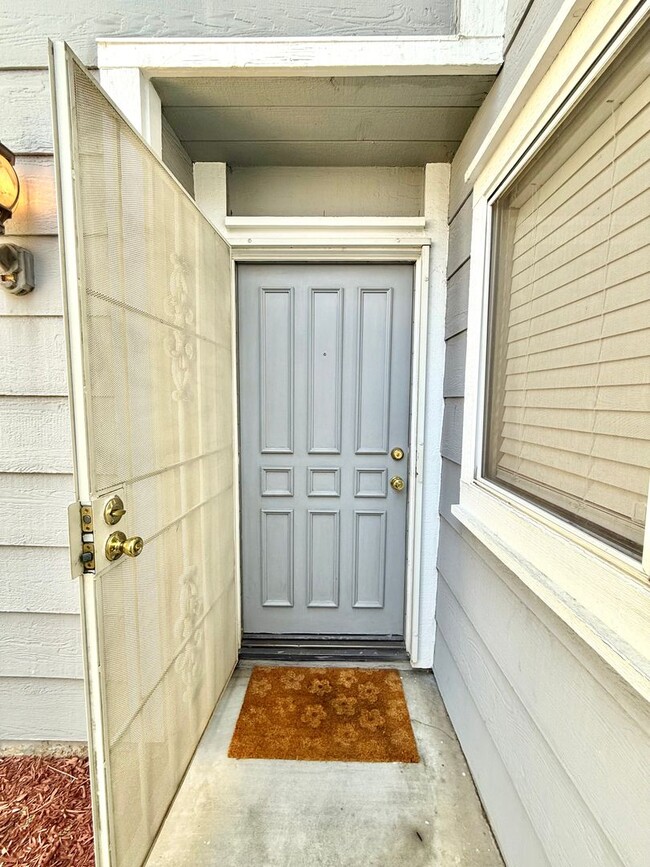 Building Photo - Beautiful 3 bedroom, 3 bath condo in Grand...