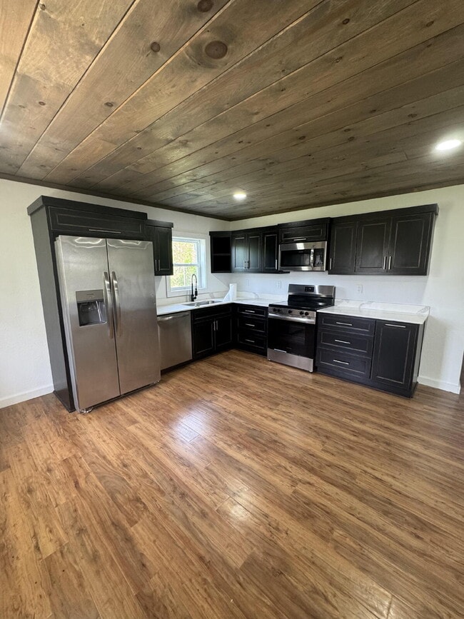 Building Photo - 1885 Everett Rd