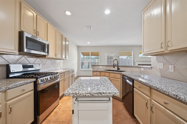 Building Photo - 14335 Plum Springs Dr