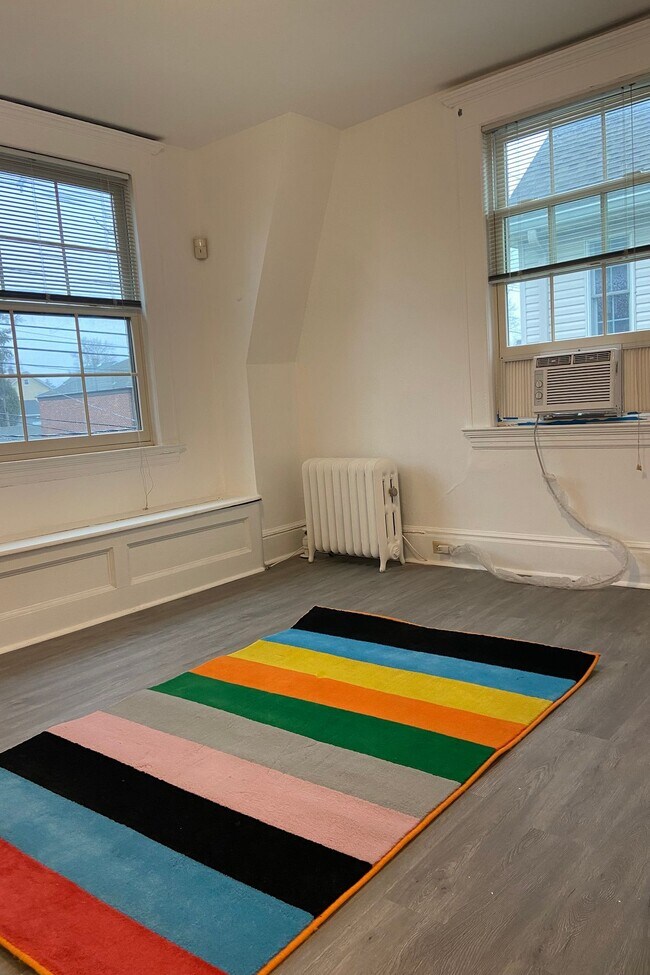 Building Photo - 2 Hasbrouck Ave