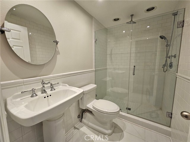 Building Photo - 4068 Av. Sevilla