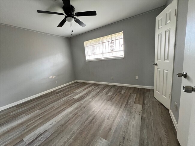 Building Photo - 10859 Fairland Dr