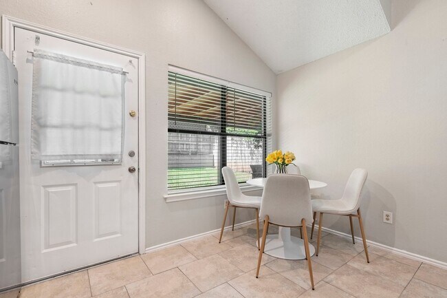 Building Photo - 408 Sycamore Ln