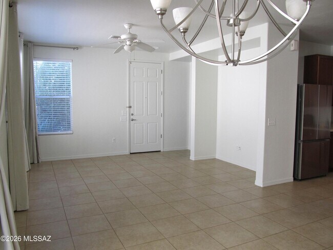 Building Photo - 748 W Paseo Celestial