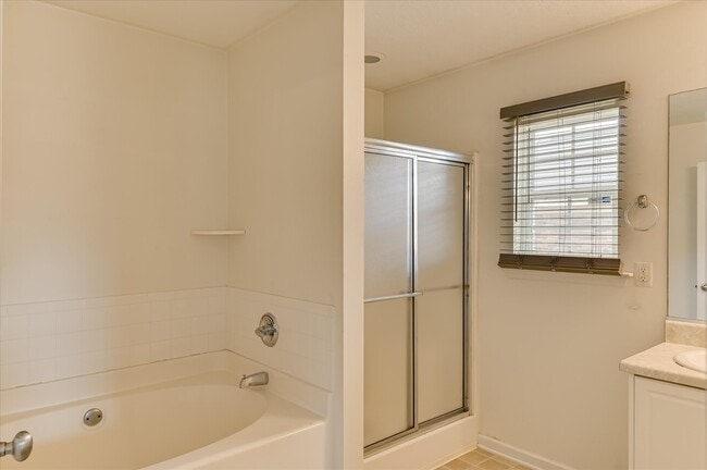 Building Photo - 1828 Heathers Way