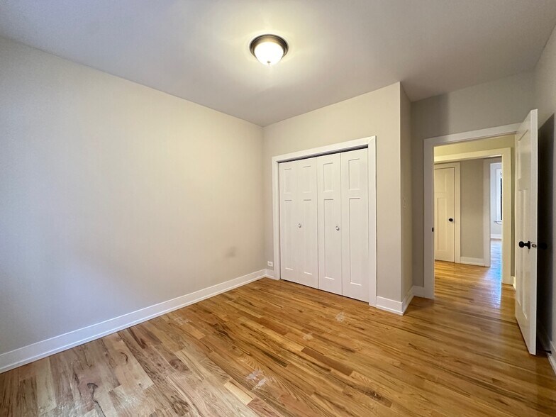 Building Photo - 3528 N Racine